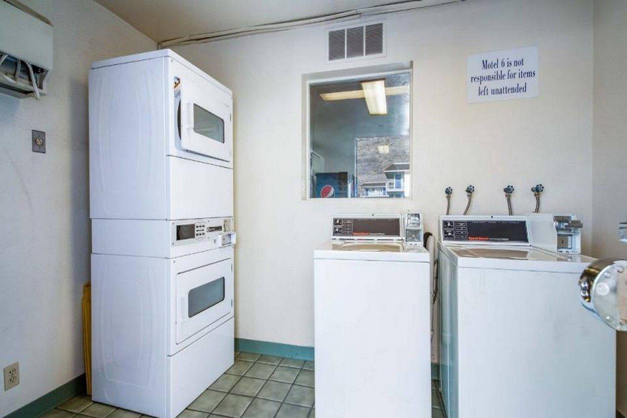 Motel 6 Уэндовер Экстерьер фото