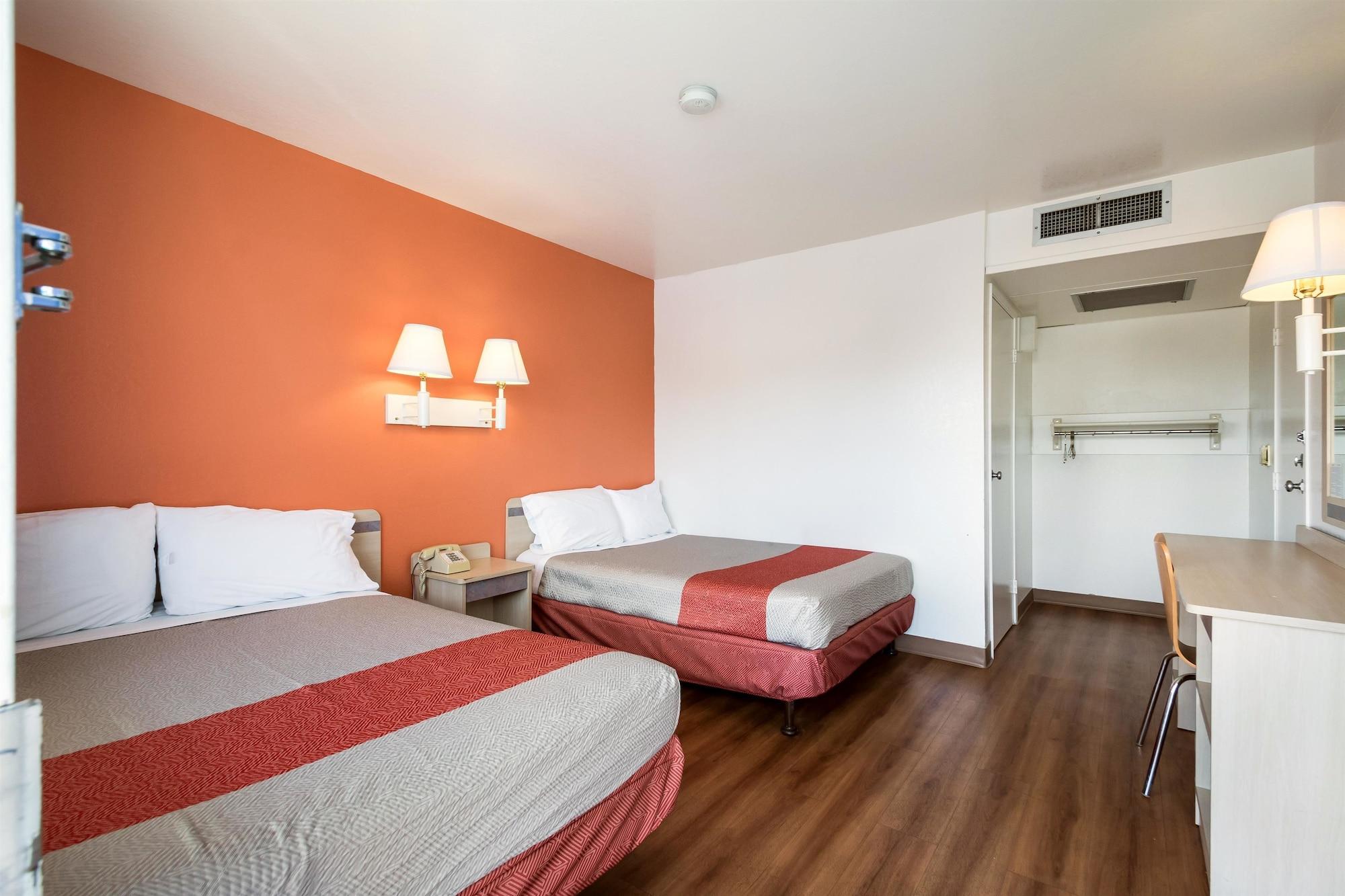 Motel 6 Уэндовер Экстерьер фото
